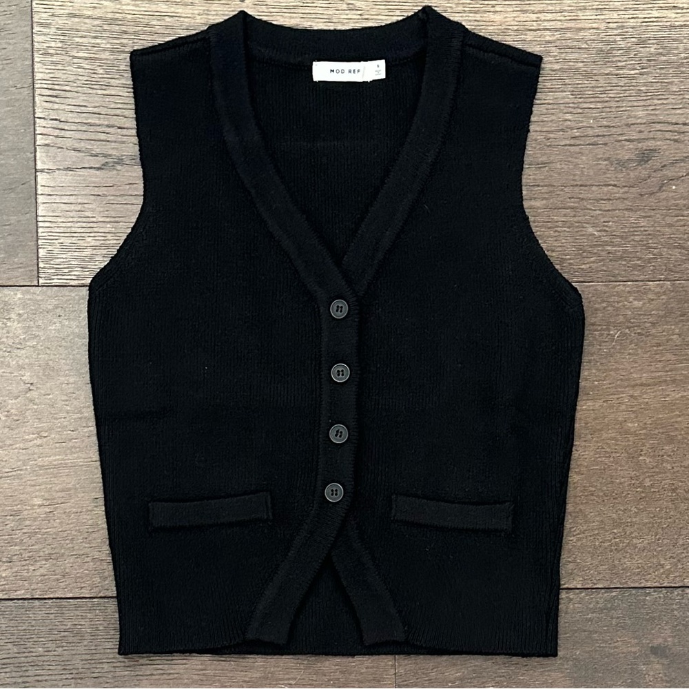 MOD REF Black Knit Button-Front Vest
Size Small – Like New Condition